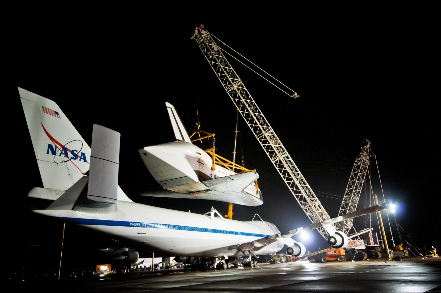 discovery shuttle terex cc2800-1 lift